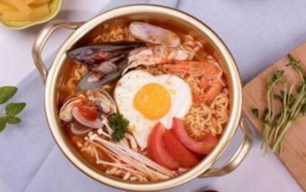 加盟網(wǎng)紅“泡面小食堂”卻沒有商標？