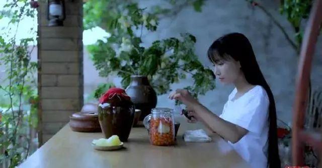 月收入千萬，背后公司早已為網(wǎng)紅李子柒注冊百余件商標