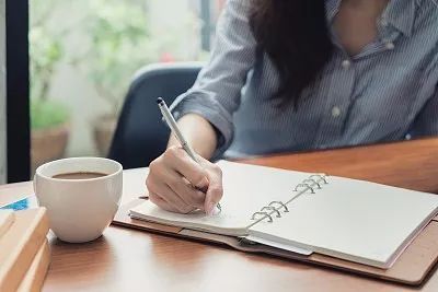 研發(fā)支出在資產(chǎn)負(fù)債里如何體現(xiàn)(研發(fā)支出在會(huì)計(jì)報(bào)表中的列式)
